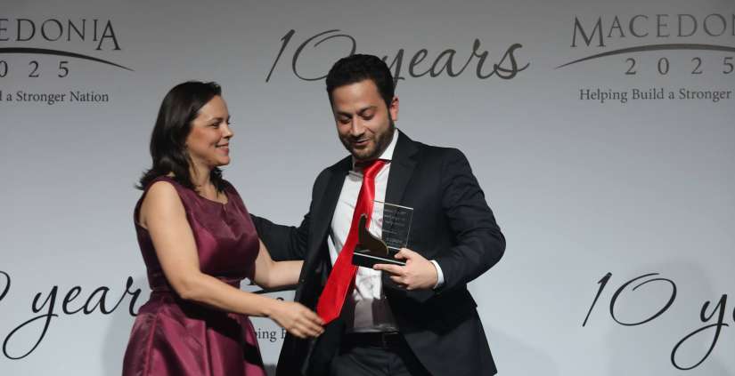Receiving recognition award at Macedonia 2025 Summit 2018